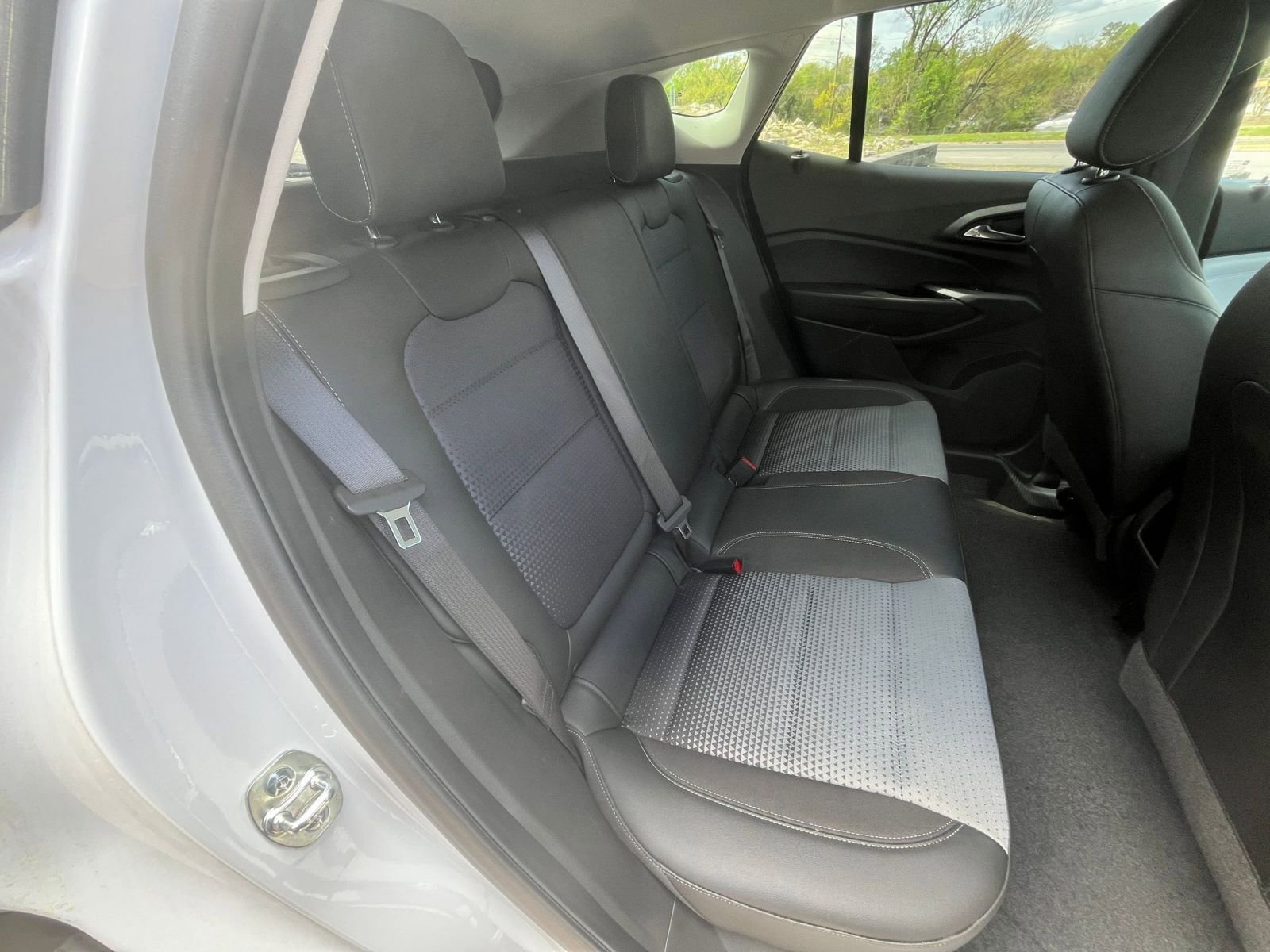 Used 2025 Chevrolet Trax LT w/ LT Convenience Package image 37