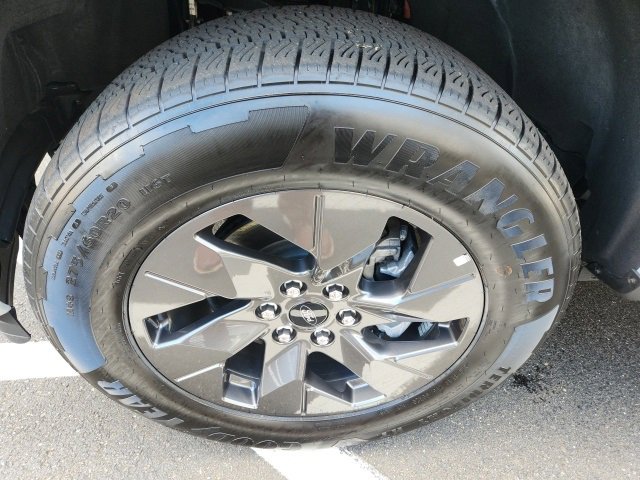 Used 2024 Ford F150 Lightning Lariat image 9