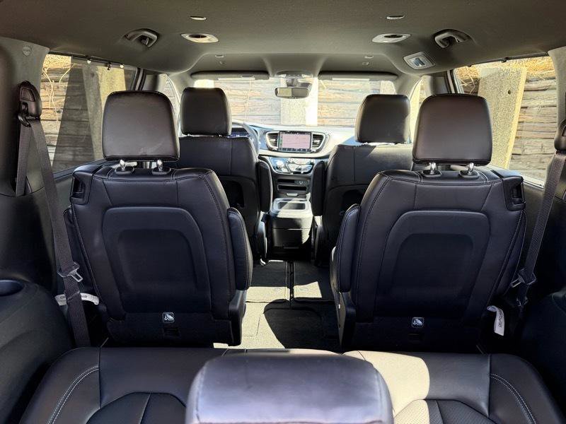 Used 2026 Chrysler Pacifica Select FWD image 32