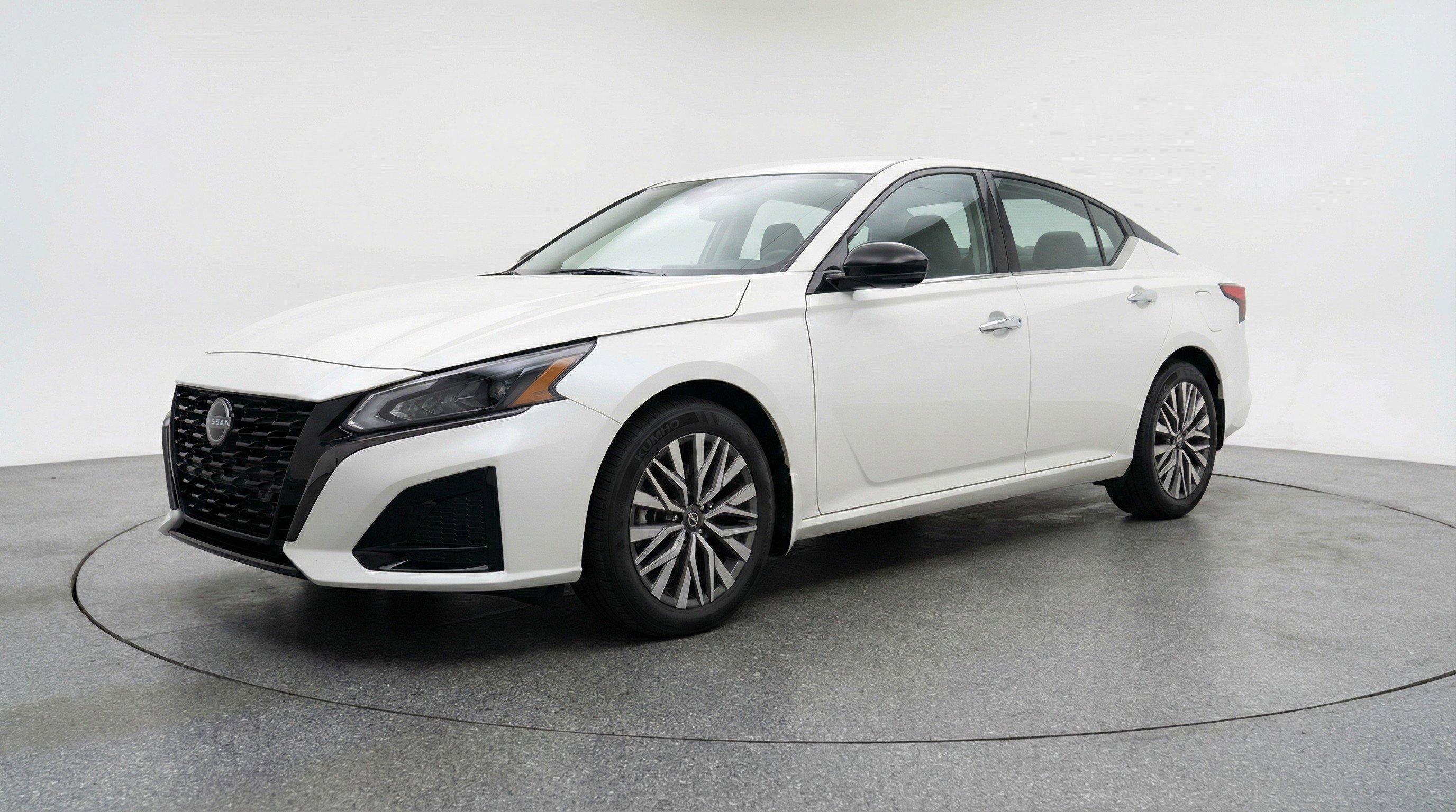 Used 2025 Nissan Altima 2.5 SV image 3