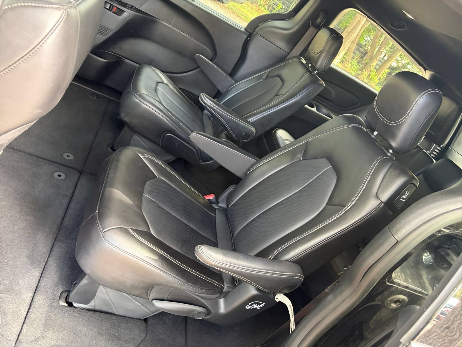 Used 2025 Chrysler Pacifica Select FWD image 27