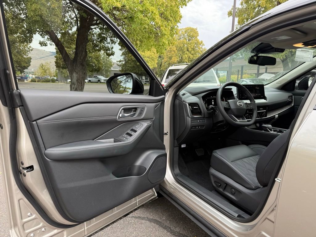 New 2026 Nissan Rogue Platinum w/ Platinum Premium Package image 10