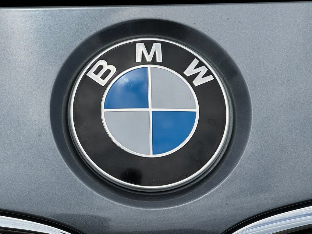 Used 2018 BMW 320i Sedan RWD image 10