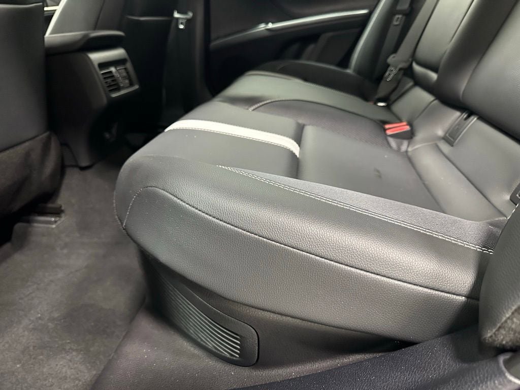 Used 2025 Toyota Camry SE image 45