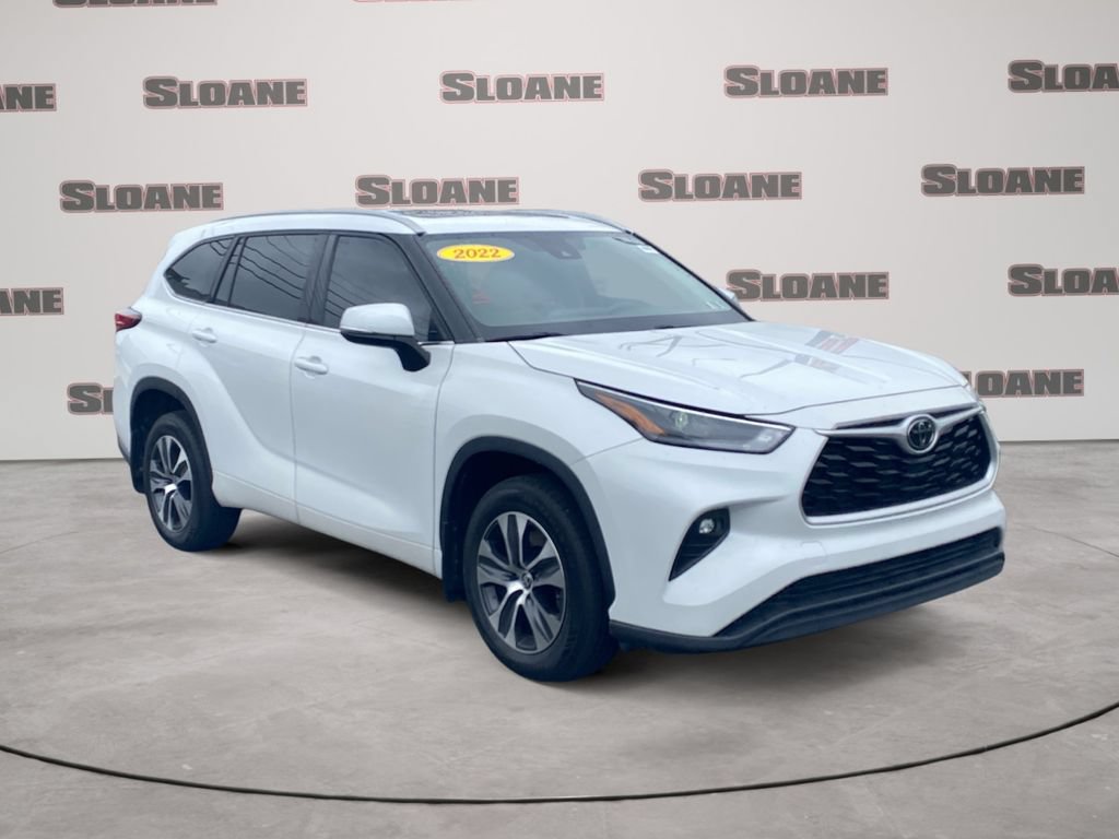 Used 2022 Toyota Highlander XLE AWD/4WD image 7