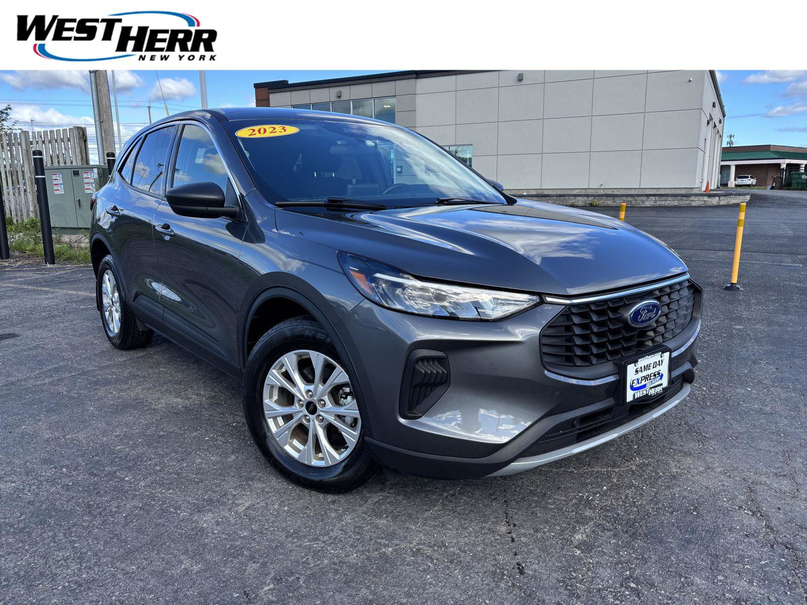 Used 2023 Ford Escape Active AWD/4WD image 1