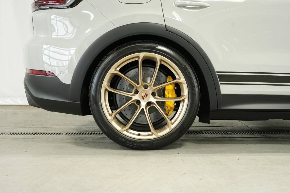 New 2026 Porsche Cayenne Turbo GT image 40