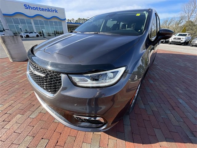 Used 2023 Chrysler Pacifica Touring-L image 5