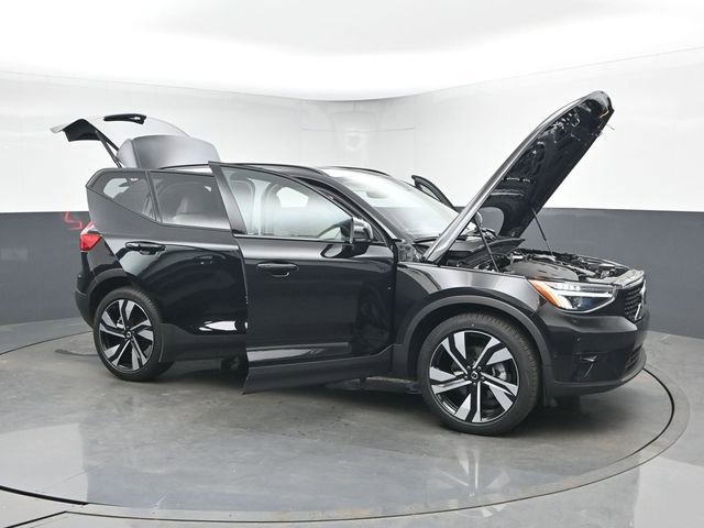 Used 2024 Volvo XC40 B5 Plus w/ Climate Package image 53