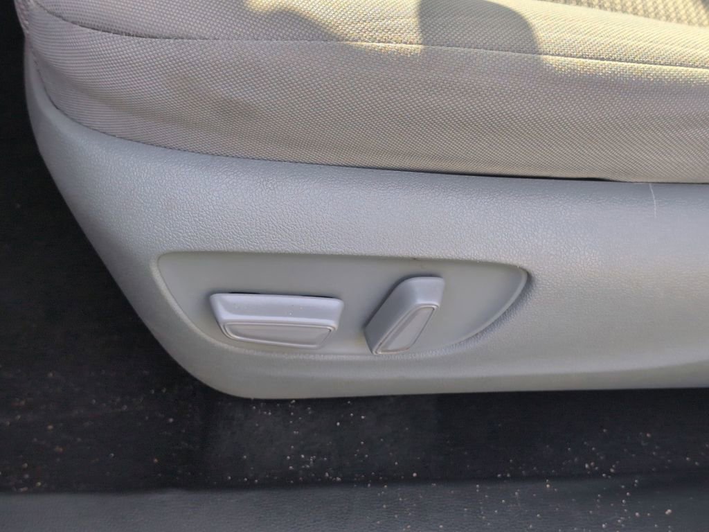 Used 2023 Toyota Highlander L image 14