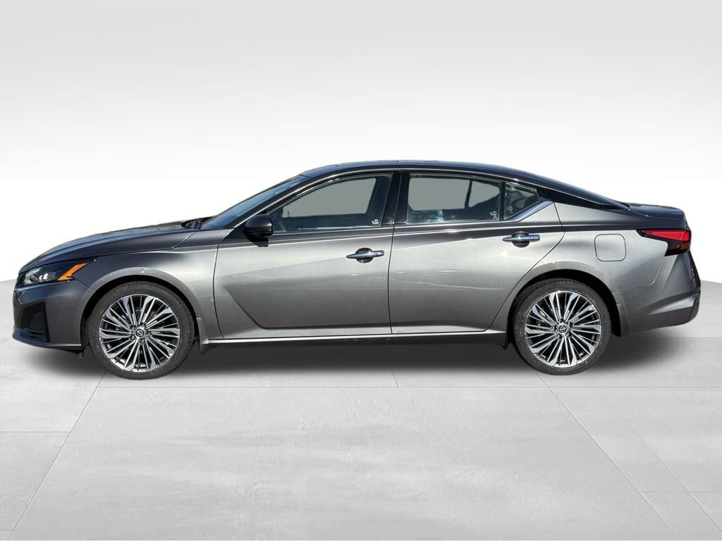 Used 2023 Nissan Altima 2.5 SL image 3