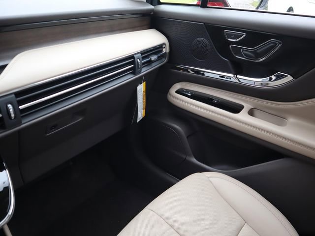 Used 2024 Lincoln Corsair Grand Touring image 13