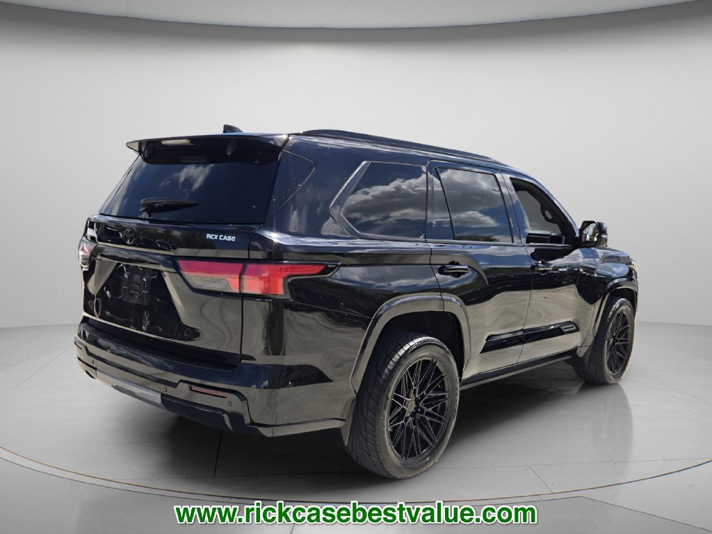 Used 2023 Toyota Sequoia Capstone AWD/4WD image 7