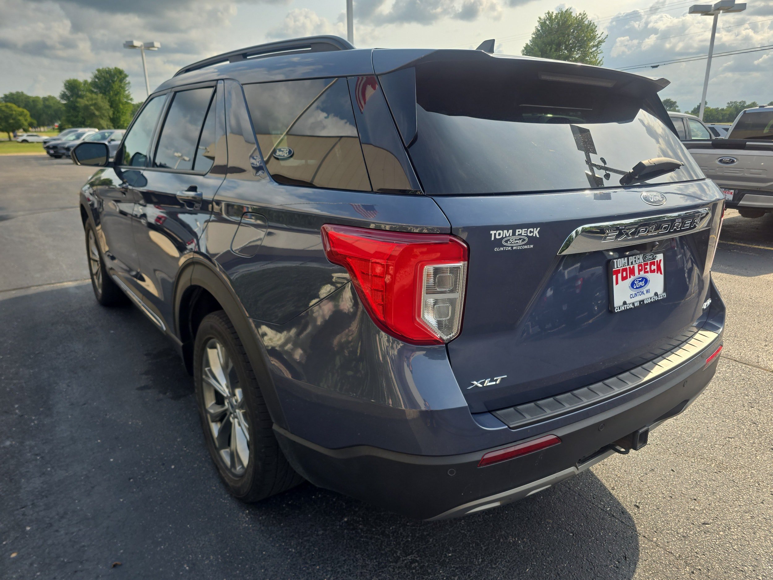 Used 2021 Ford Explorer XLT w/ Equipment Group 202A AWD/4WD image 3