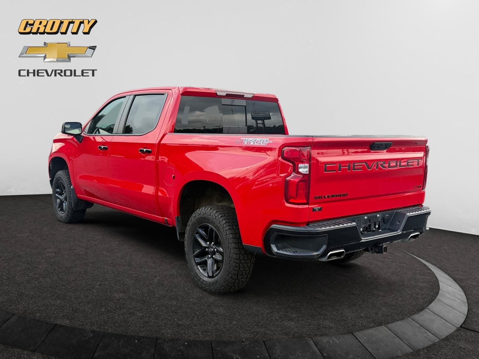 Used 2024 Chevrolet Silverado 1500 LT Trail Boss w/ Convenience Package II AWD/4WD image 3