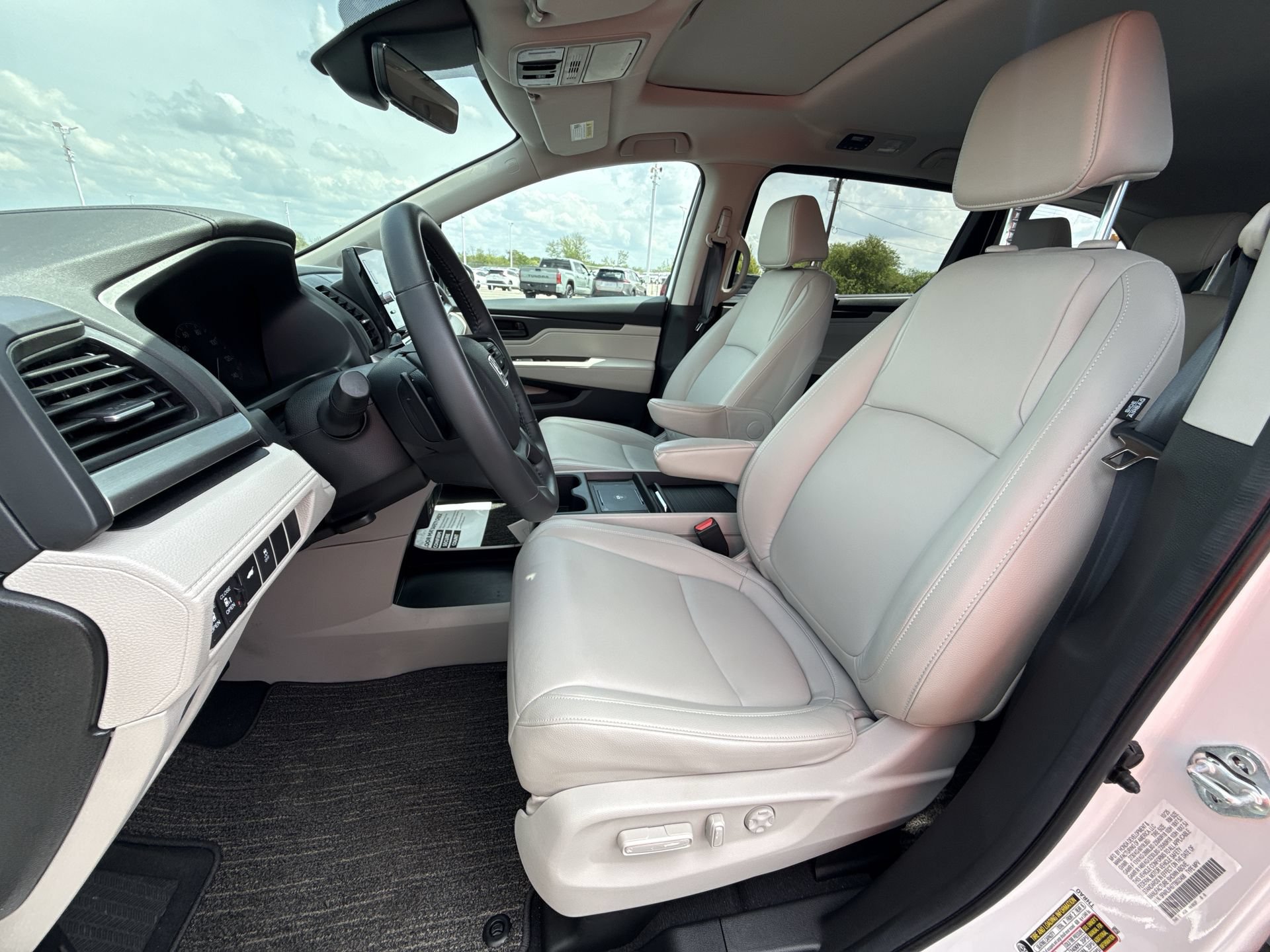 Used 2026 Honda Odyssey EX-L image 13