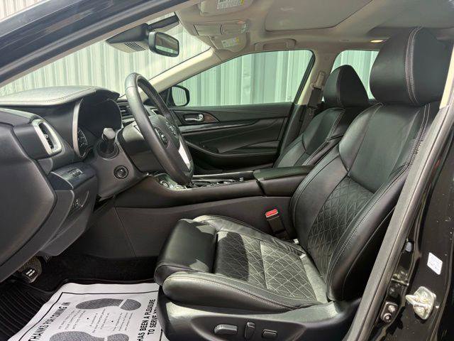 Used 2019 Nissan Maxima Platinum w/ Sport Mat Group FWD image 3