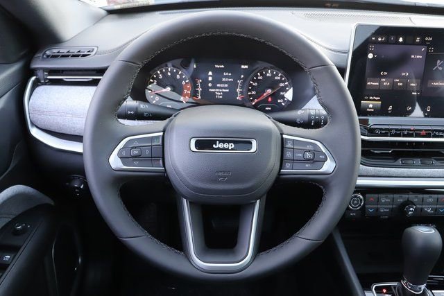 New 2024 Jeep Compass Latitude w/ Sun and Sound Group AWD/4WD image 19