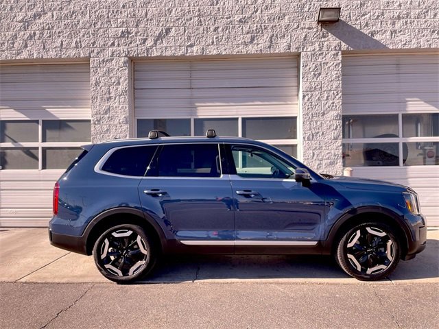 Used 2025 Kia Telluride S image 1