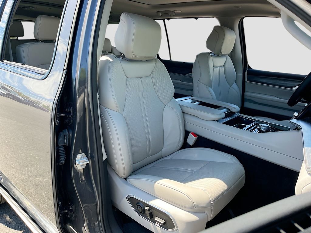 Certified 2024 Jeep Wagoneer L Series III w/ Premium Group I image 31