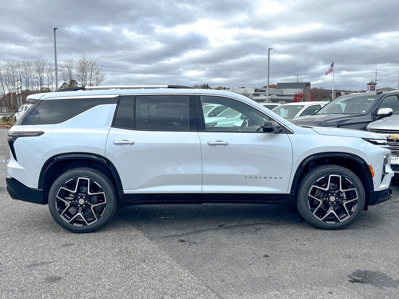 New 2026 Chevrolet Traverse High Country w/ LPO, Floor Liner Package AWD/4WD image 8