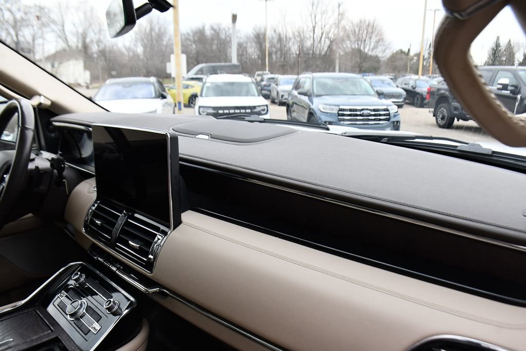 Used 2022 Lincoln Navigator Reserve image 15