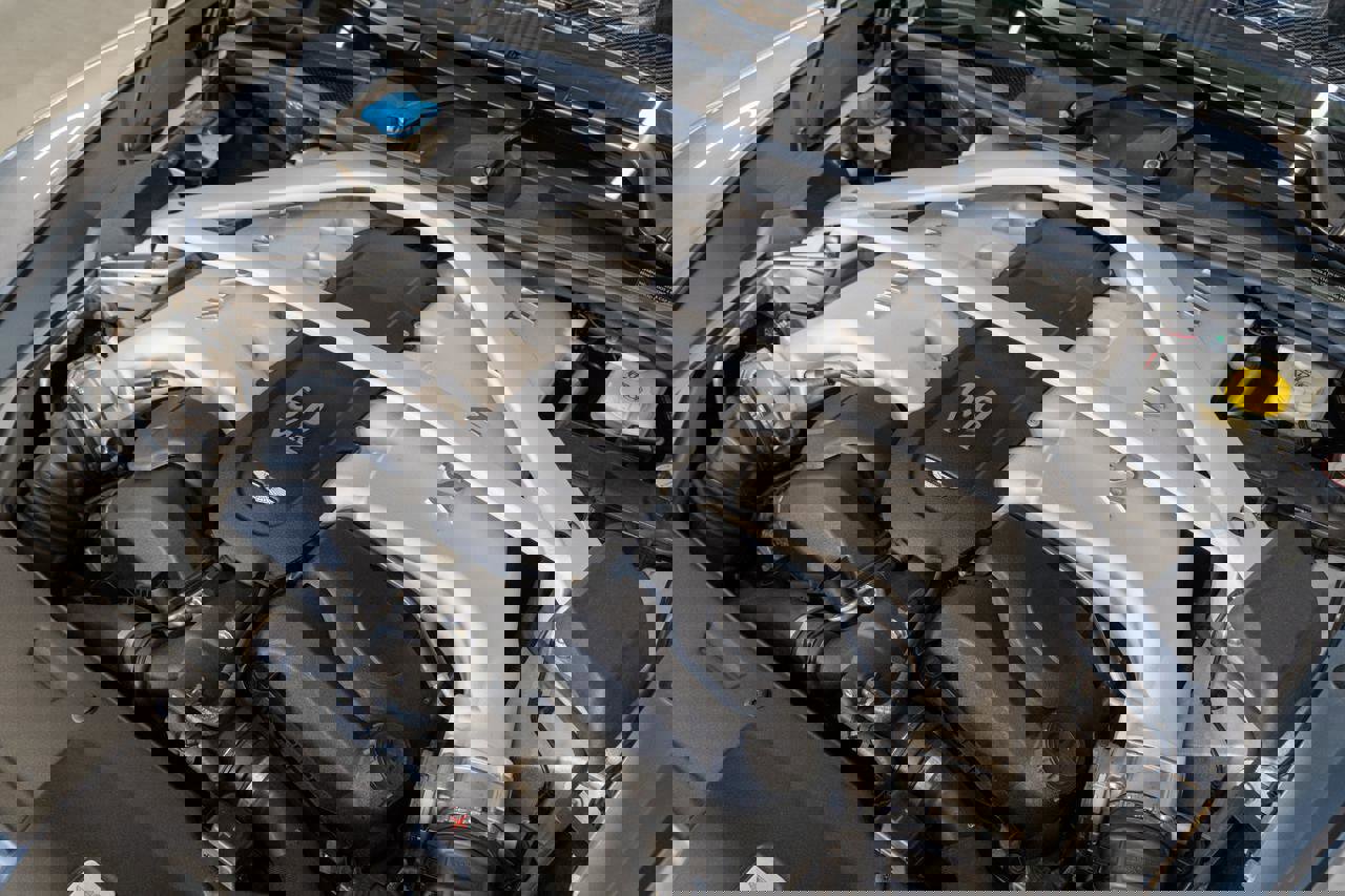 Used 2014 Aston Martin Vanquish Volante image 35