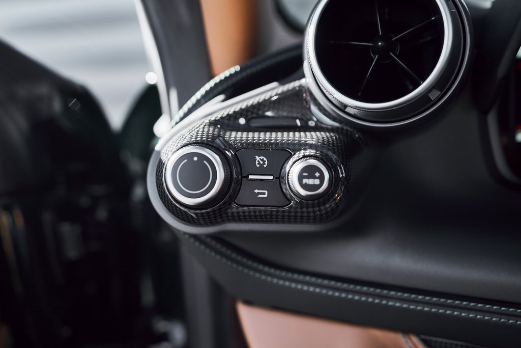 Used 2022 Ferrari F8 Tributo image 46