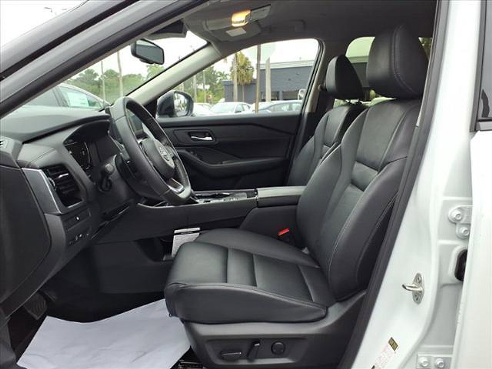 Certified 2024 Nissan Rogue SL image 15