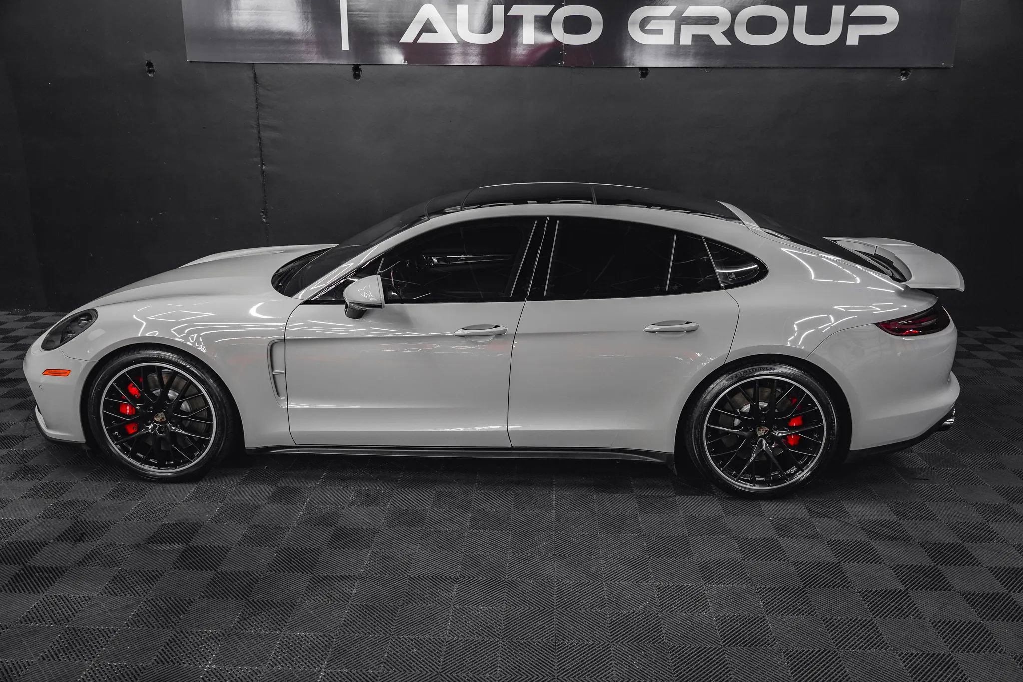 Used 2017 Porsche Panamera Turbo image 25