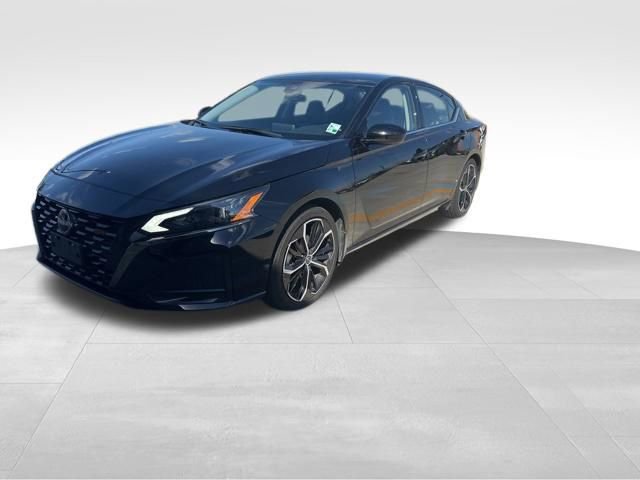 Used 2024 Nissan Altima 2.5 SR image 3