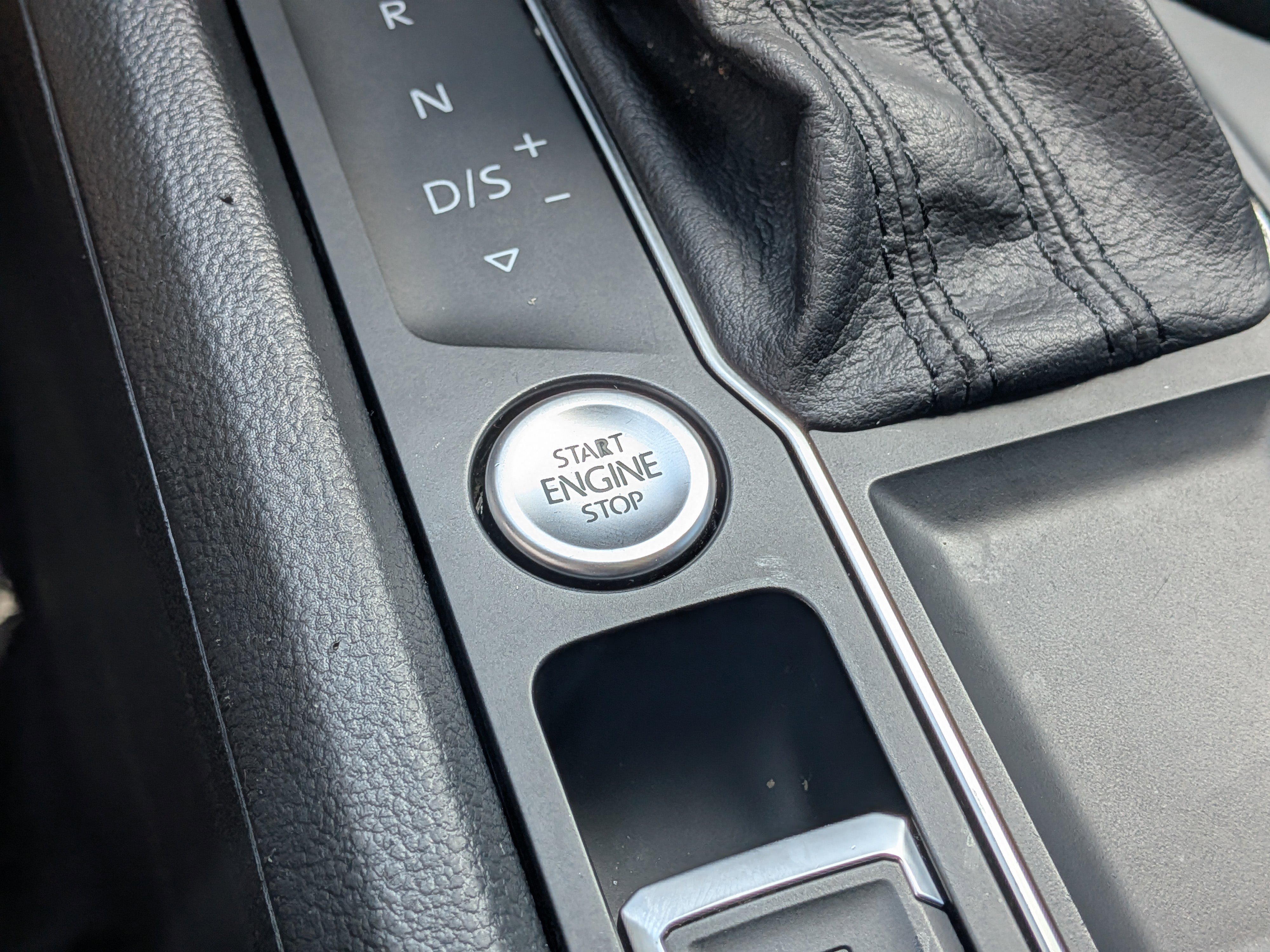 Used 2019 Volkswagen Atlas SE w/ Panoramic Sunroof Package FWD image 30