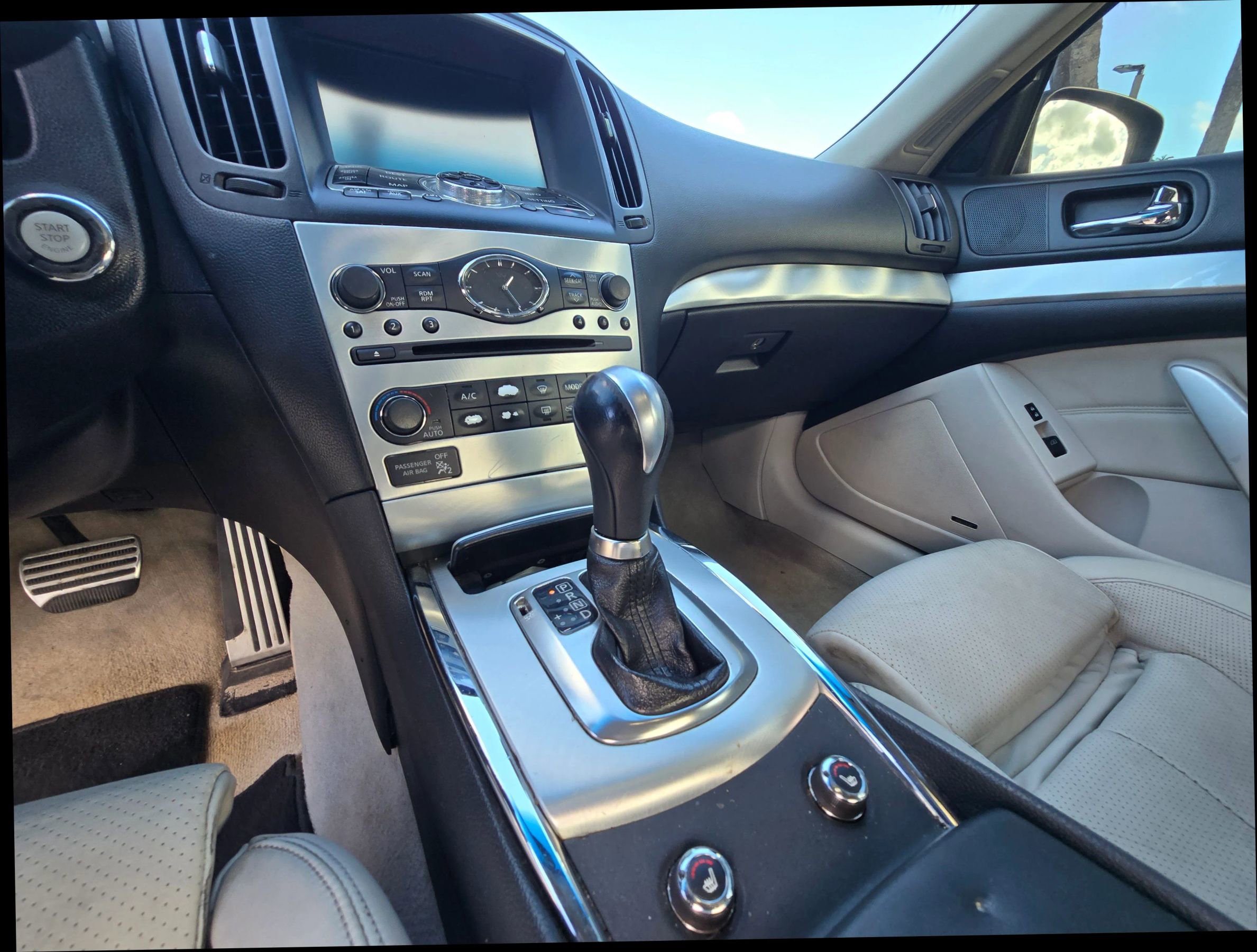 Used 2014 INFINITI Q60 Journey w/ Premium Package image 29