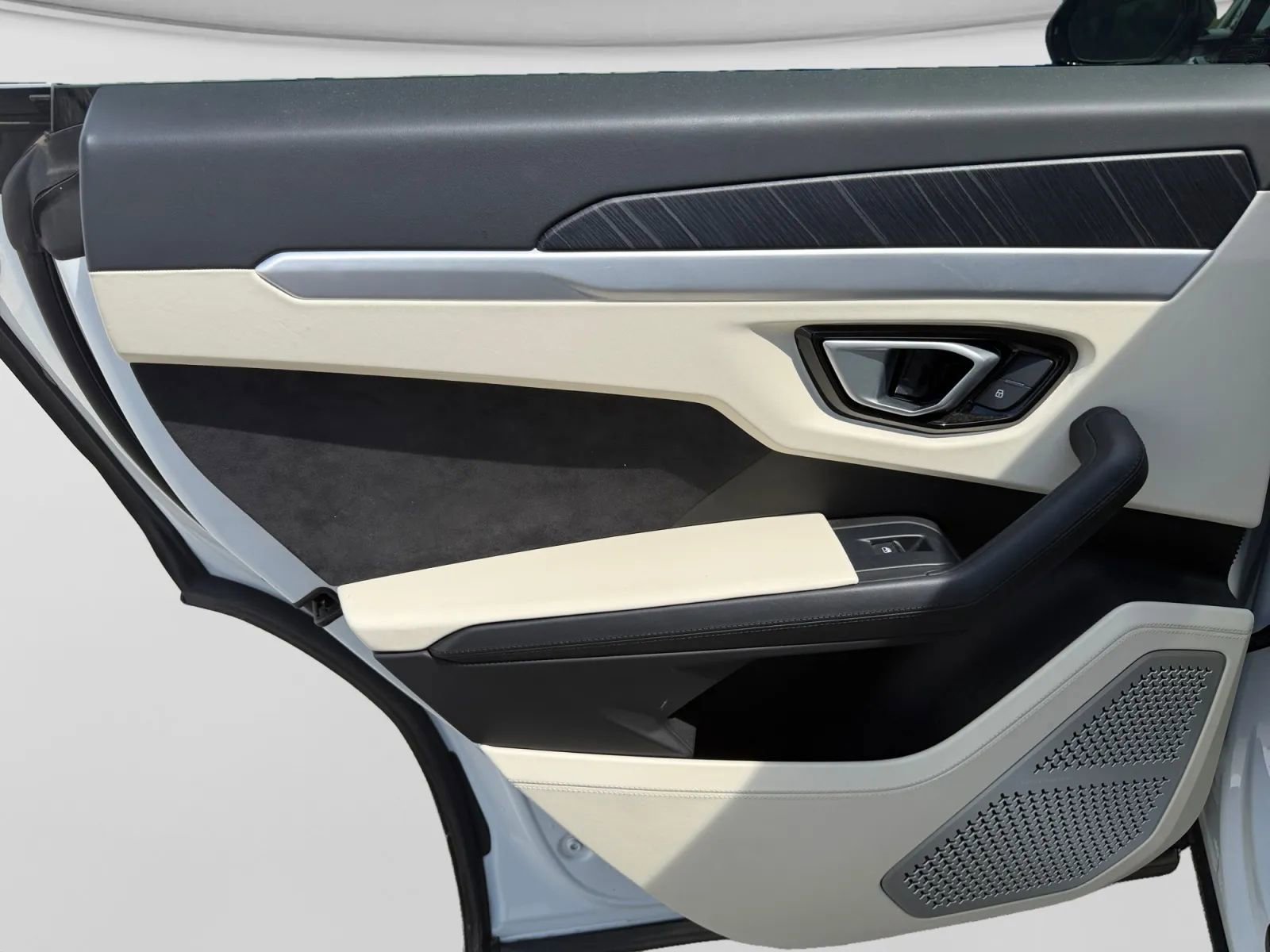 Used 2019 Lamborghini Urus image 19