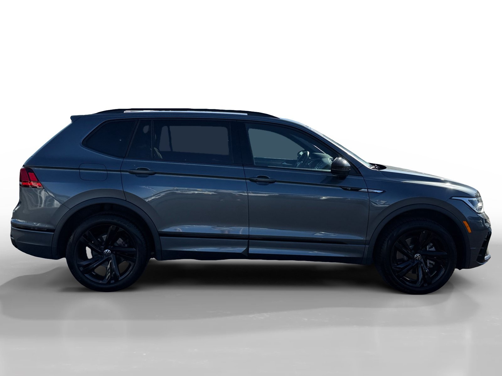 Certified 2024 Volkswagen Tiguan SE R-Line AWD/4WD image 6