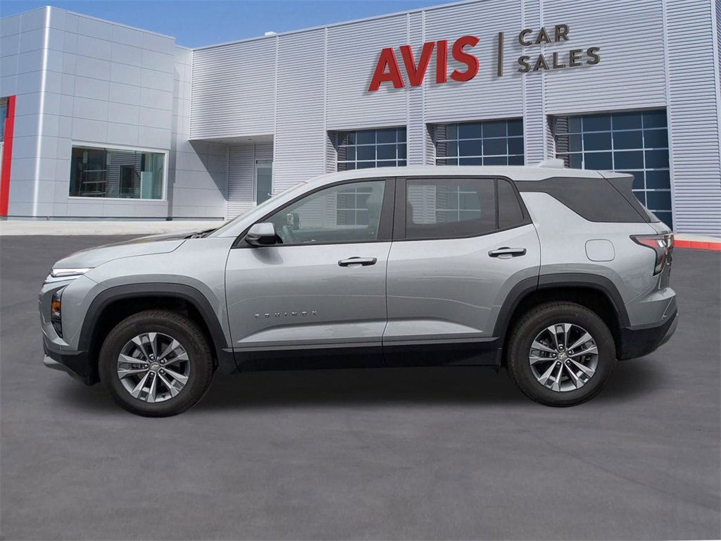 Used 2025 Chevrolet Equinox LT image 2