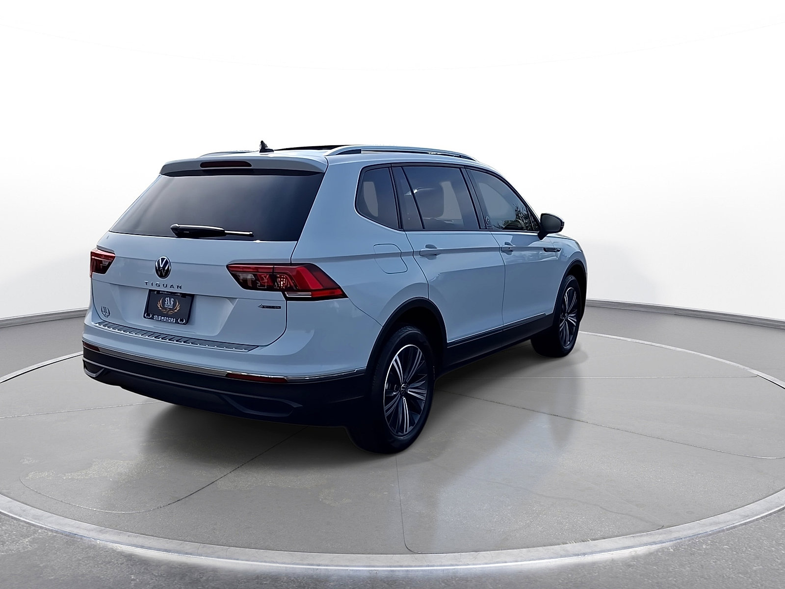 Used 2024 Volkswagen Tiguan Wolfsburg Edition w/ Panoramic Sunroof Package AWD/4WD image 8