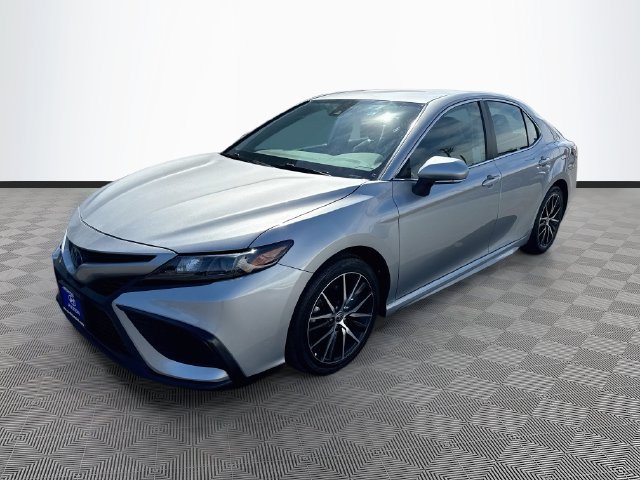 Used 2023 Toyota Camry SE FWD image 3