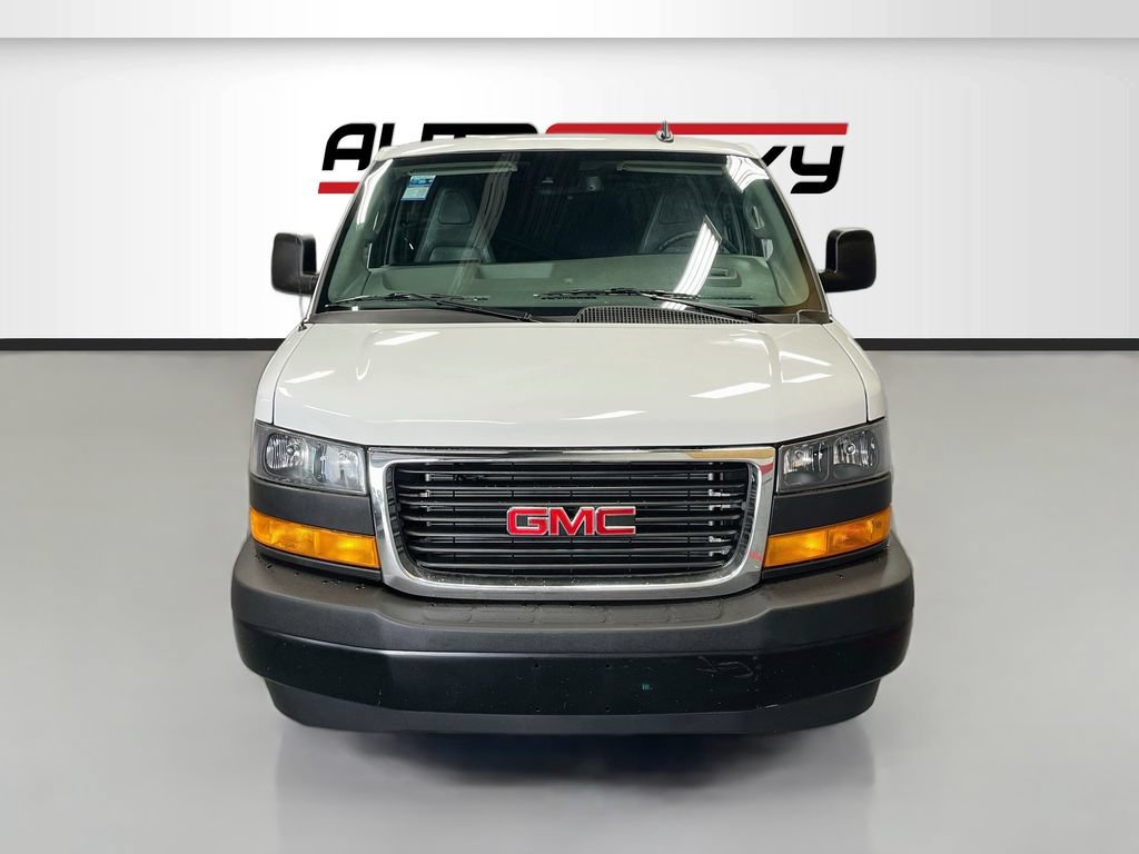 Used 2025 GMC Savana 3500 Extended w/ Driver Convenience Package RWD image 2