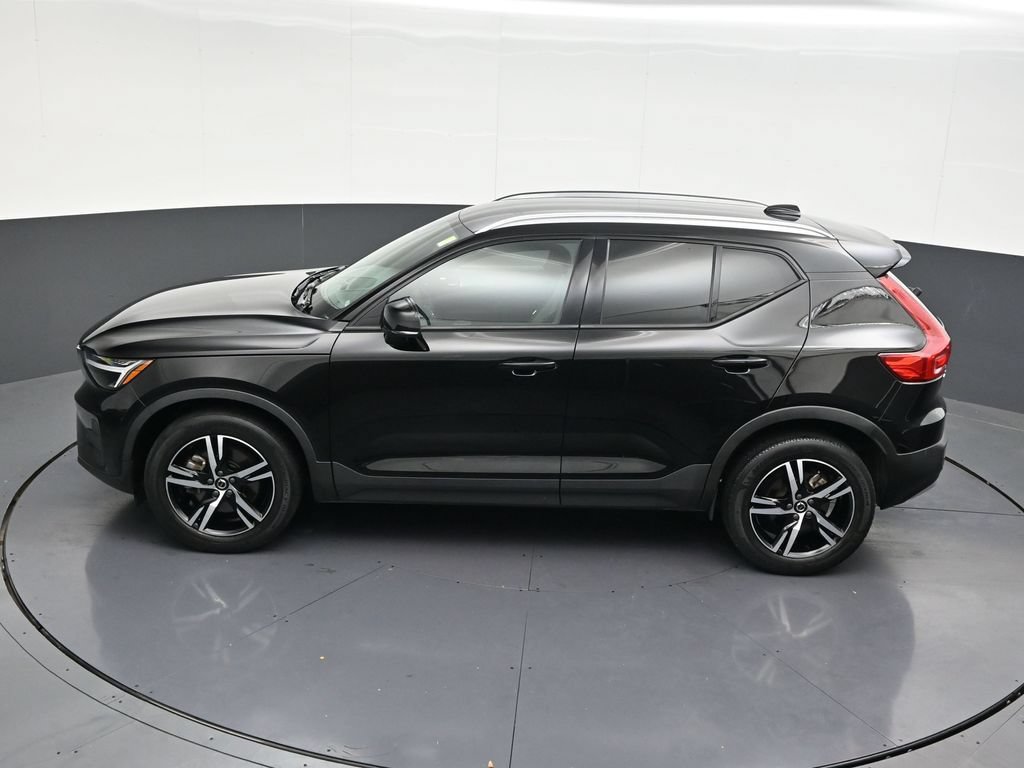 Used 2023 Volvo XC40 B4 Core FWD image 19