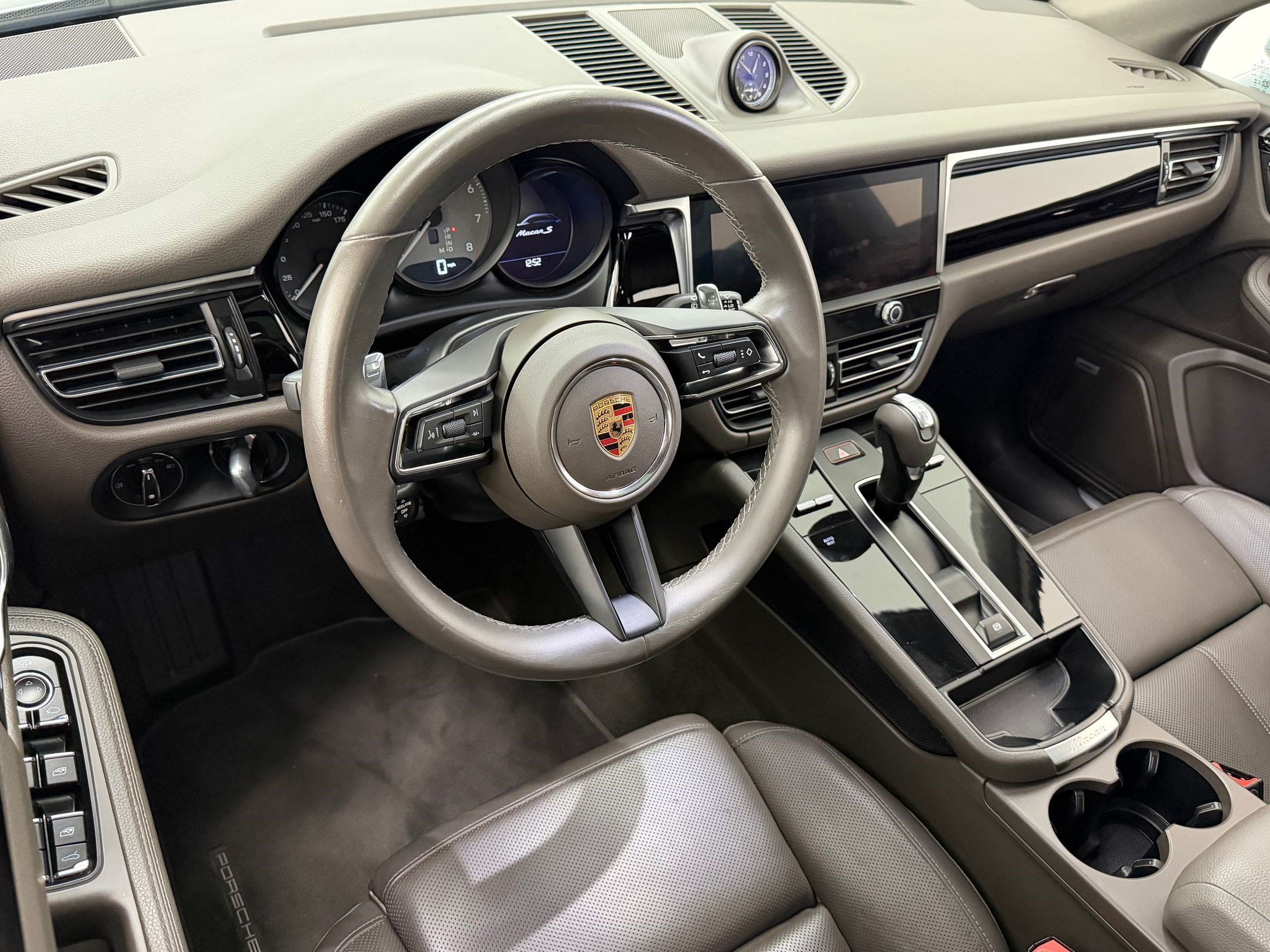 Certified 2024 Porsche Macan S AWD/4WD image 4