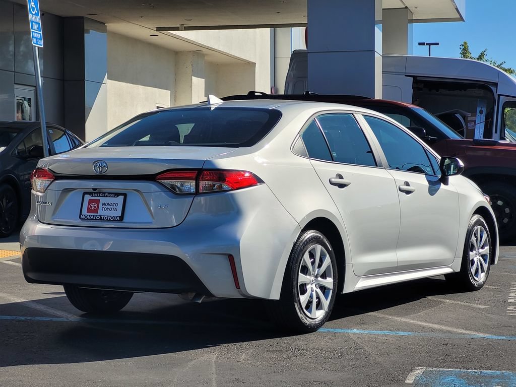 Used 2025 Toyota Corolla LE FWD image 5