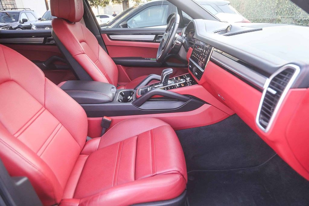 Used 2023 Porsche Cayenne Platinum Edition image 16