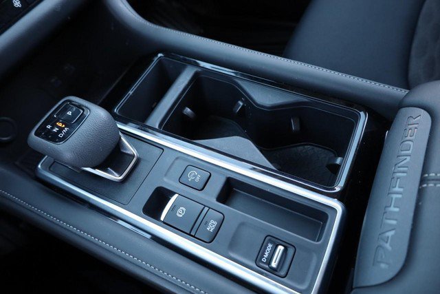Certified 2025 Nissan Pathfinder SV FWD image 15