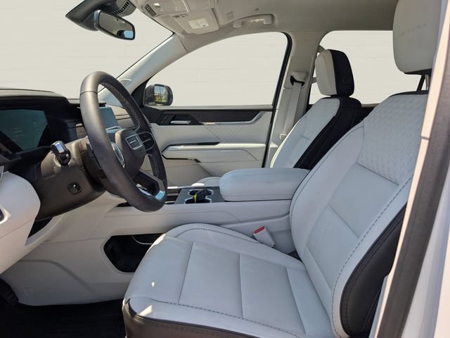 Used 2025 GMC Acadia Denali FWD image 12