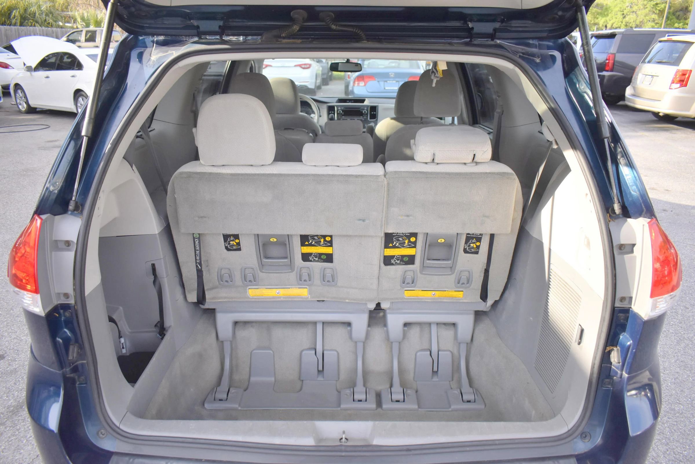 Used 2012 Toyota Sienna LE image 18