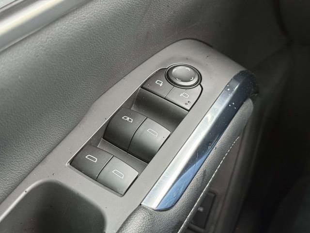 Used 2025 Chevrolet Traverse LT image 18