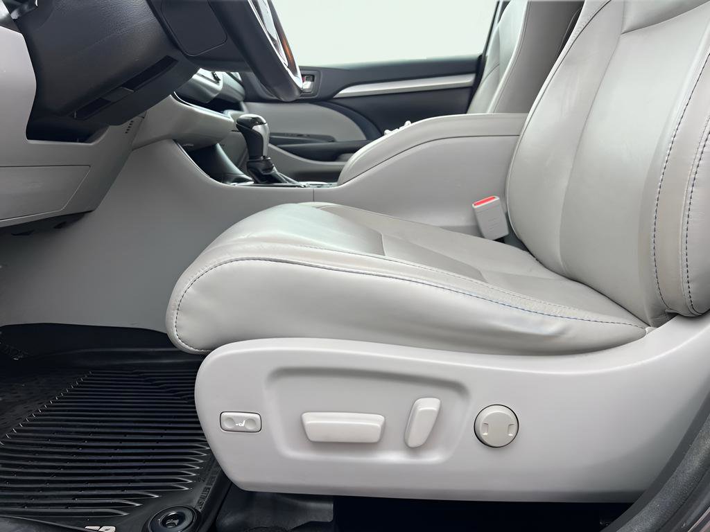 Used 2018 Toyota Highlander XLE image 37