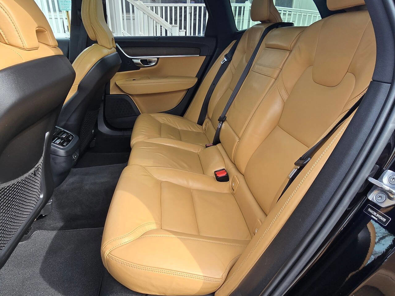 Used 2021 Volvo V90 T6 Cross Country image 15