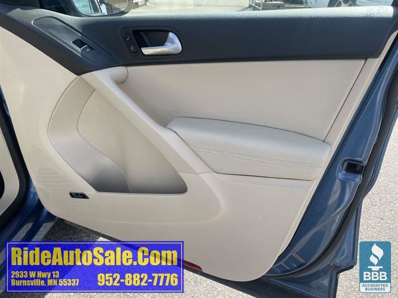 Used 2017 Volkswagen Tiguan SEL AWD/4WD image 13